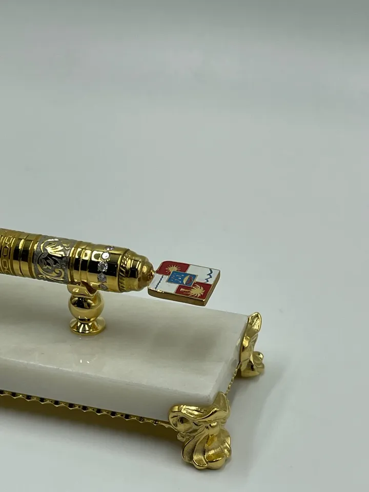 Ручка шариковая на подставке, золото 999